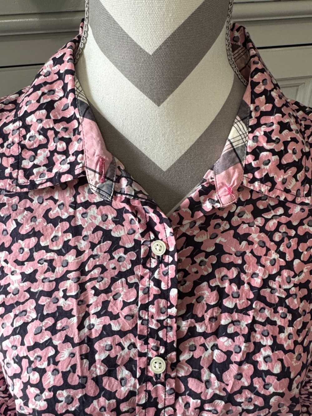 Talbots Women’s Petite Long Sleeve Pink Floral Button-Up Shirt Size 16WP - Picture 4 of 11